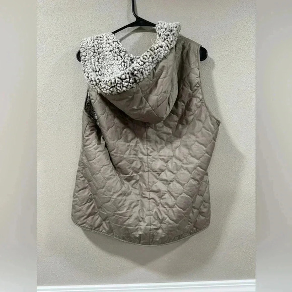 Alart’d State Sherpa Lined Vest - Picture 7 of 7